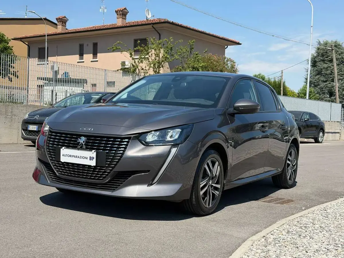 Usata Peugeot 208 Allure 101 CV (74 kW) 2021 Grigio Utilitaria