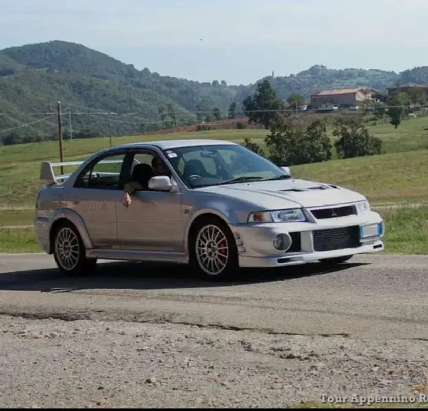 Usata Mitsubishi Lancer 280 CV (205 kW) 1998 Grigio Berlina