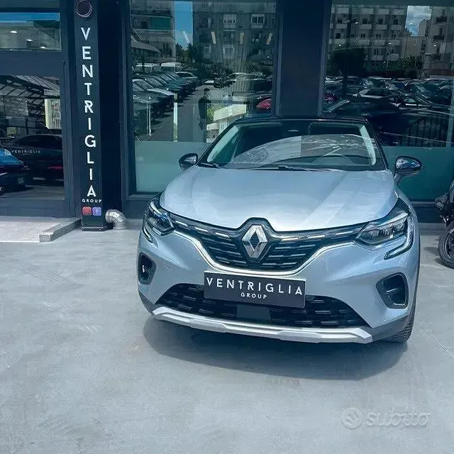 Usata Renault Captur Techno 91 CV (66 kW) 2024 Grigio SUV