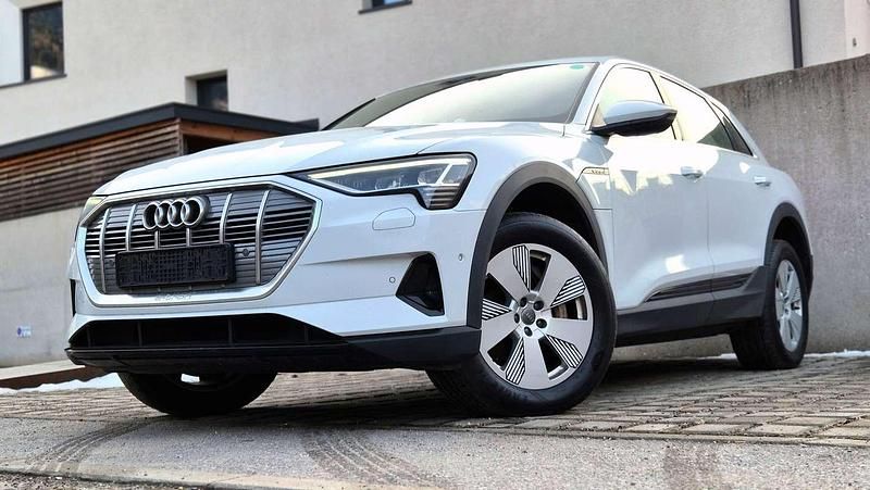 Usata Audi e-tron Ambiente 264 kW (360 CV) 2019 Bianco SUV