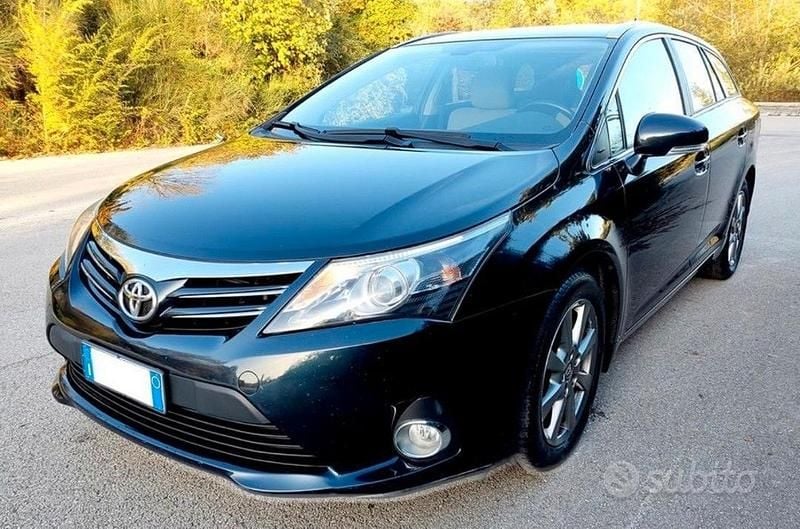 Usata Toyota Avensis Lounge 124 CV (91 kW) 2012 Nero Station wagon
