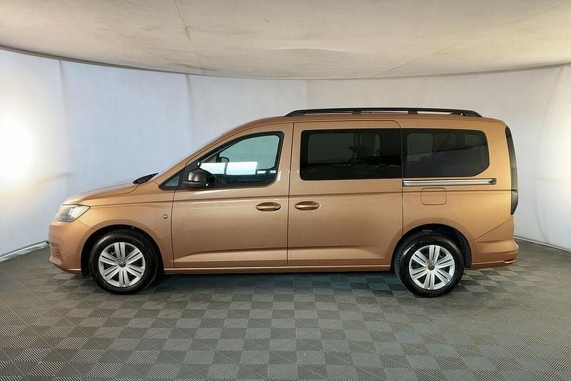 Käytetty VW Caddy 114 HP (83 kW) 2023 Kulta Tila-auto