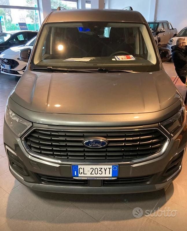 Usata Ford Tourneo 114 CV (83 kW) 2022 Grigio Monovolume