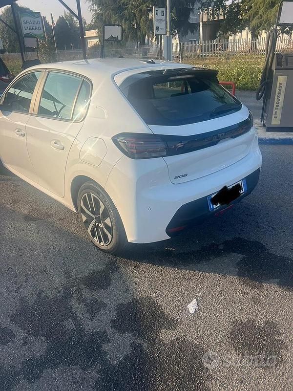 Usata Peugeot 208 75 CV (55 kW) 2025 Utilitaria
