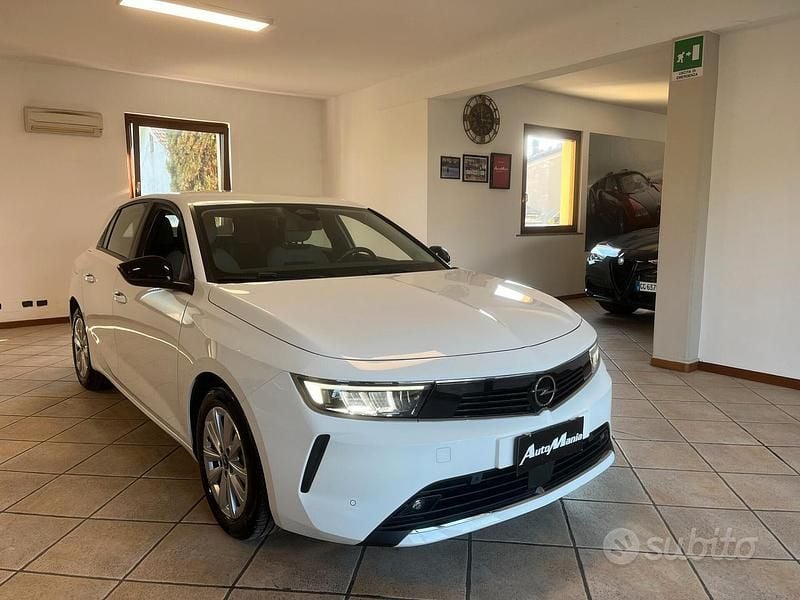 Usata Opel Astra Edition 131 CV (96 kW) 2023 Bianco Berlina