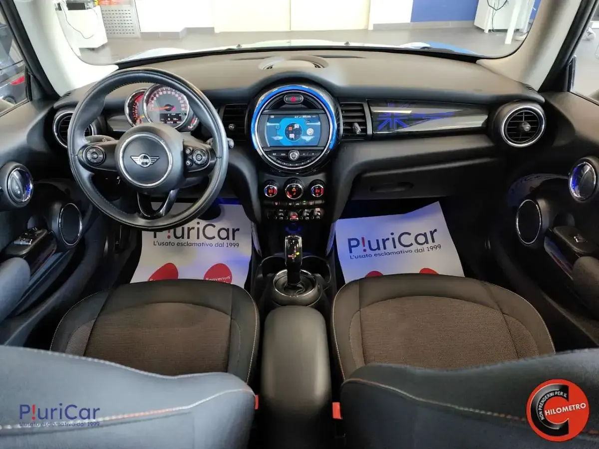 Usata Mini Cooper D 116 CV (85 kW) 2019 Blu/azzurro Utilitaria