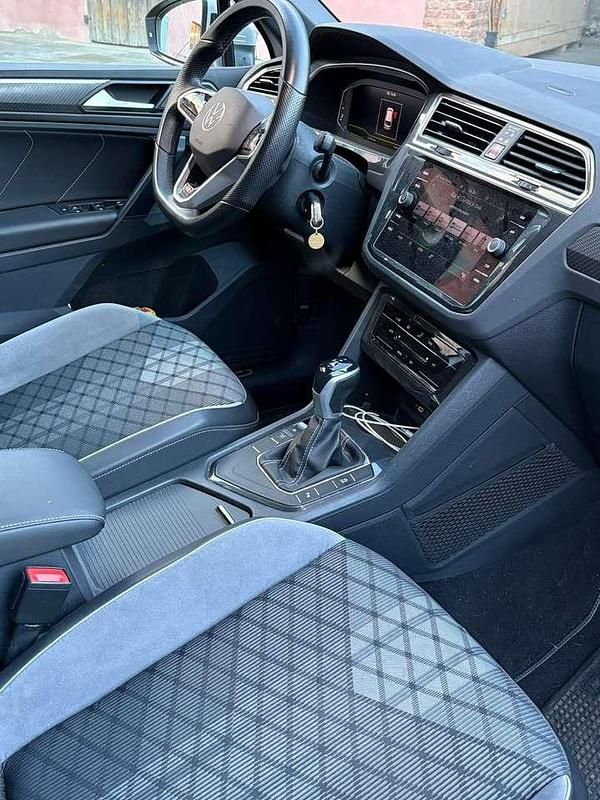 Usata VW Tiguan R-line 150 CV (110 kW) 2022 Argento SUV