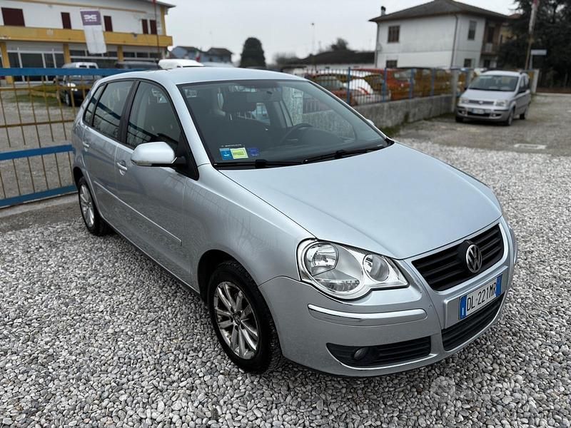 Usata VW Polo Trendline 74 CV (54 kW) 2007 Grigio Utilitaria