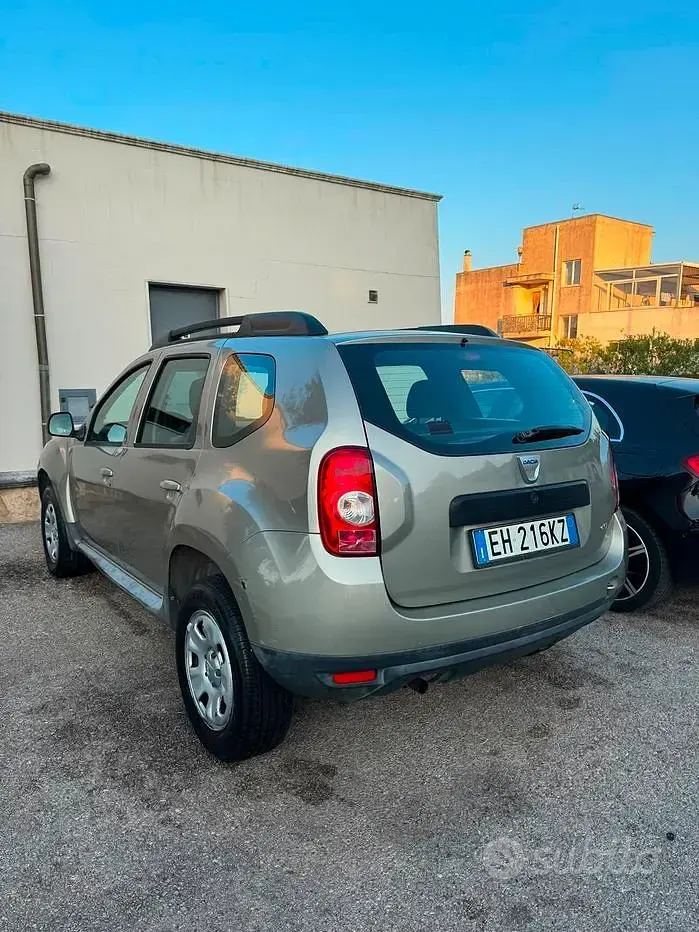 Usata Dacia Duster 90 CV (66 kW) 2011 Grigio SUV