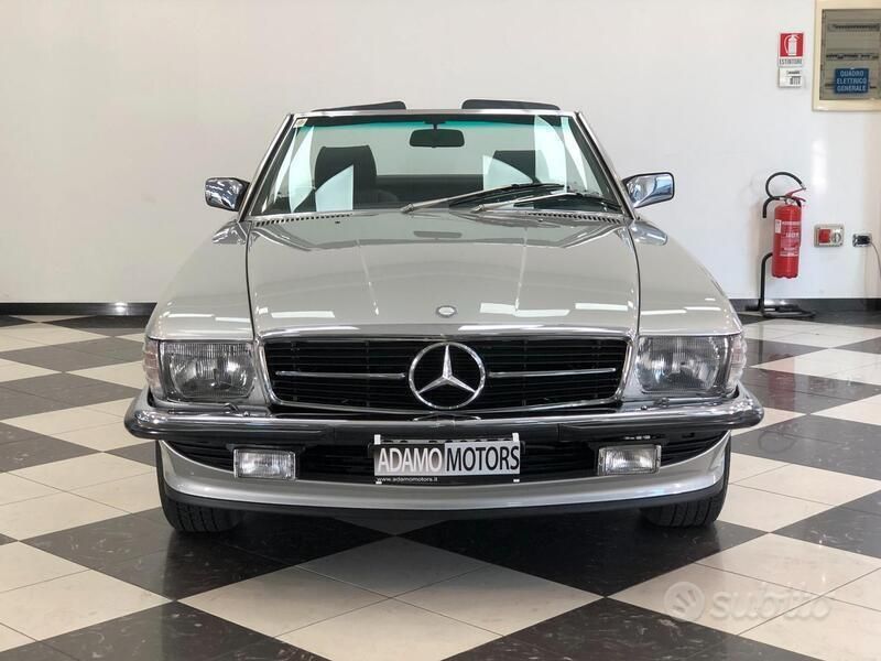 Usata Mercedes SL300 188 CV (138 kW) 1989 Argento astrale metallizzato Cabrio