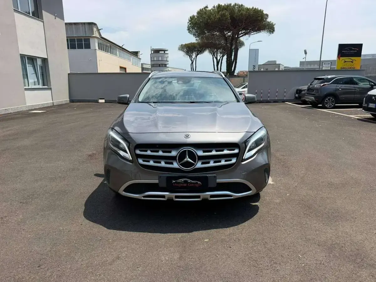 Usata Mercedes GLA200 136 CV (100 kW) 2018 Grigio SUV