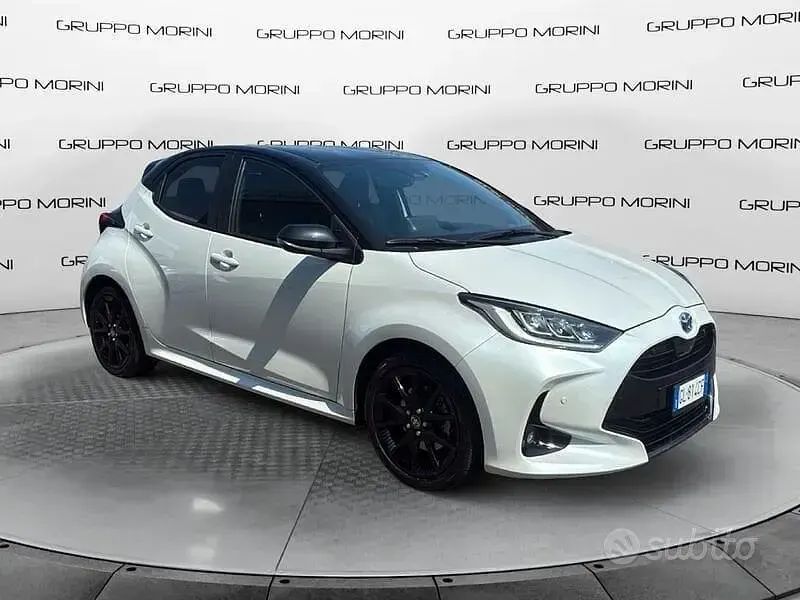 Usata Toyota Yaris Hybrid Style 115 CV (84 kW) 2022 Bianco Berlina
