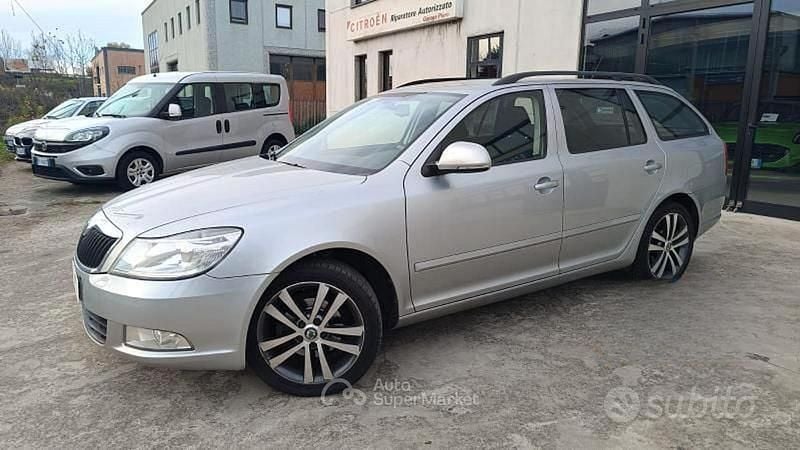 Usata Skoda Octavia Comfort 105 CV (77 kW) 2013 Nero Station wagon