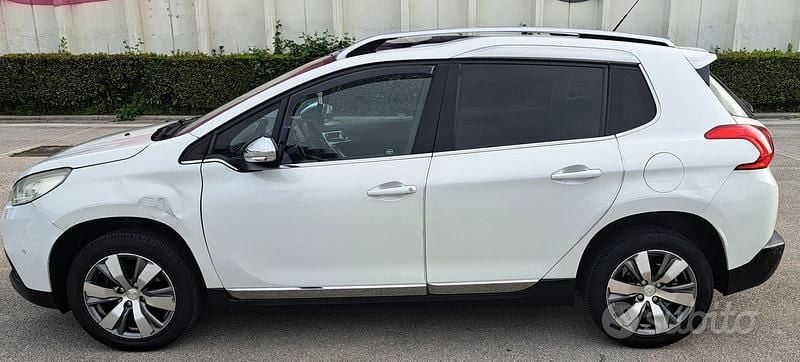 Bianco Usata 2014 Peugeot 2008 SUV | 2500 € (Ottimo prezzo) - Immagine 1/4