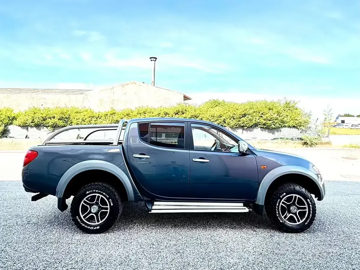 Usata Mitsubishi L200 136 CV (100 kW) 2007 Grigio Pick-up