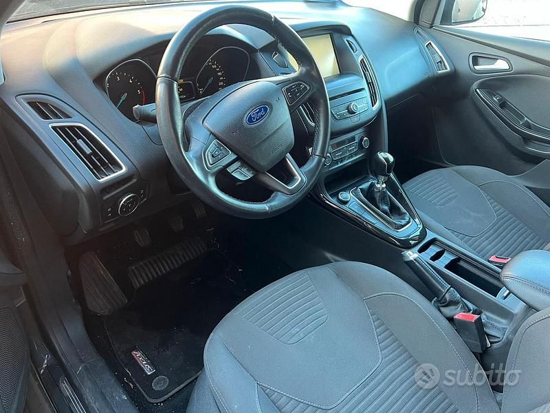 Usata Ford Focus Titanium 120 CV (88 kW) 2015 Grigio Station wagon