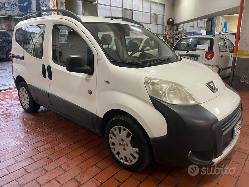Usata Peugeot Bipper Outdoor 75 CV (55 kW) 2011 Bianco Monovolume