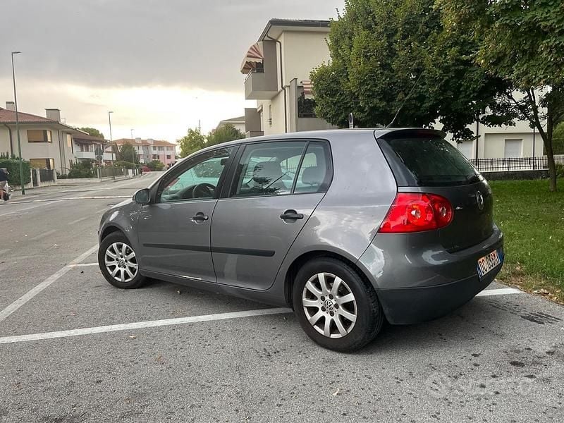 Usata VW Golf IV Comfortline 105 CV (77 kW) 2006 Grigio Berlina