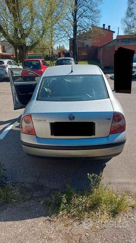 Usata VW Passat 130 CV (95 kW) 2003 Grigio Berlina
