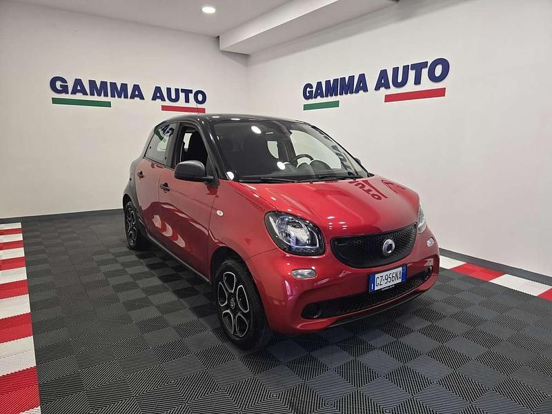 Usata Smart ForFour 71 CV (52 kW) 2016 Red cadium metallic Utilitaria