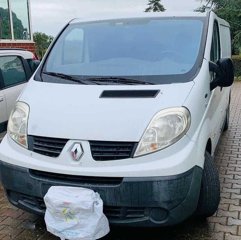 Begagnad Renault Trafic 156 HK (114 kW) 2012 Vit Minibuss