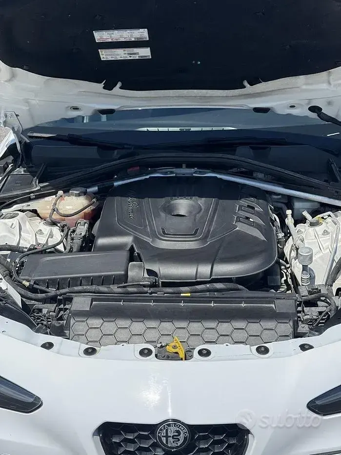 Usata Alfa Romeo Giulia 150 CV (110 kW) 2017 Bianco Berlina