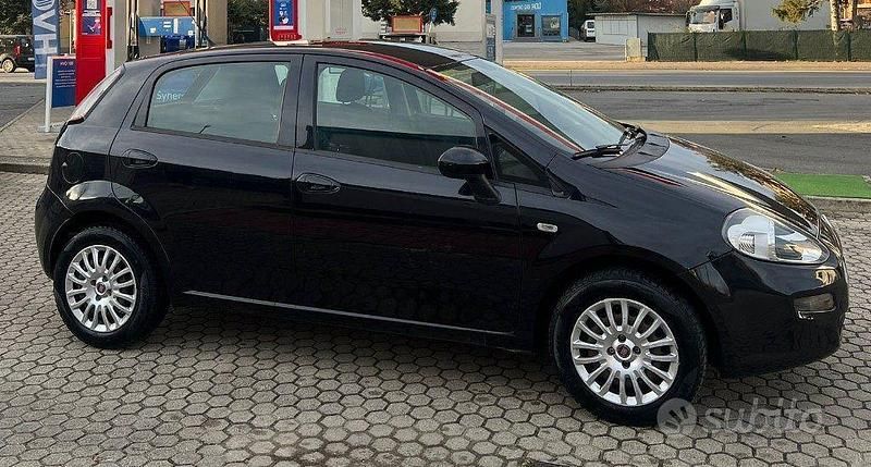 Blu Usata 2013 Fiat Grande Punto Due volumi | 4400 € (Buon prezzo) - Immagine 1/4