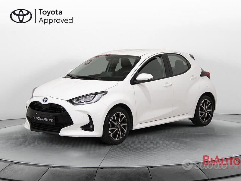 Usata Toyota Yaris Hybrid Trend 115 CV (84 kW) 2022 Bianco Berlina