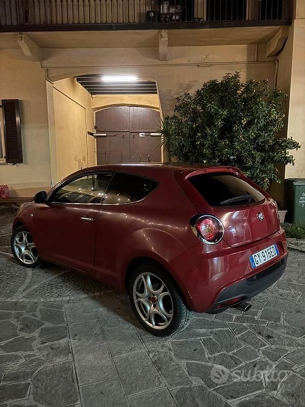 Second-hand Alfa Romeo MiTo Distinctive 79 CP (58 kW) 2009 Roșu Hatchback