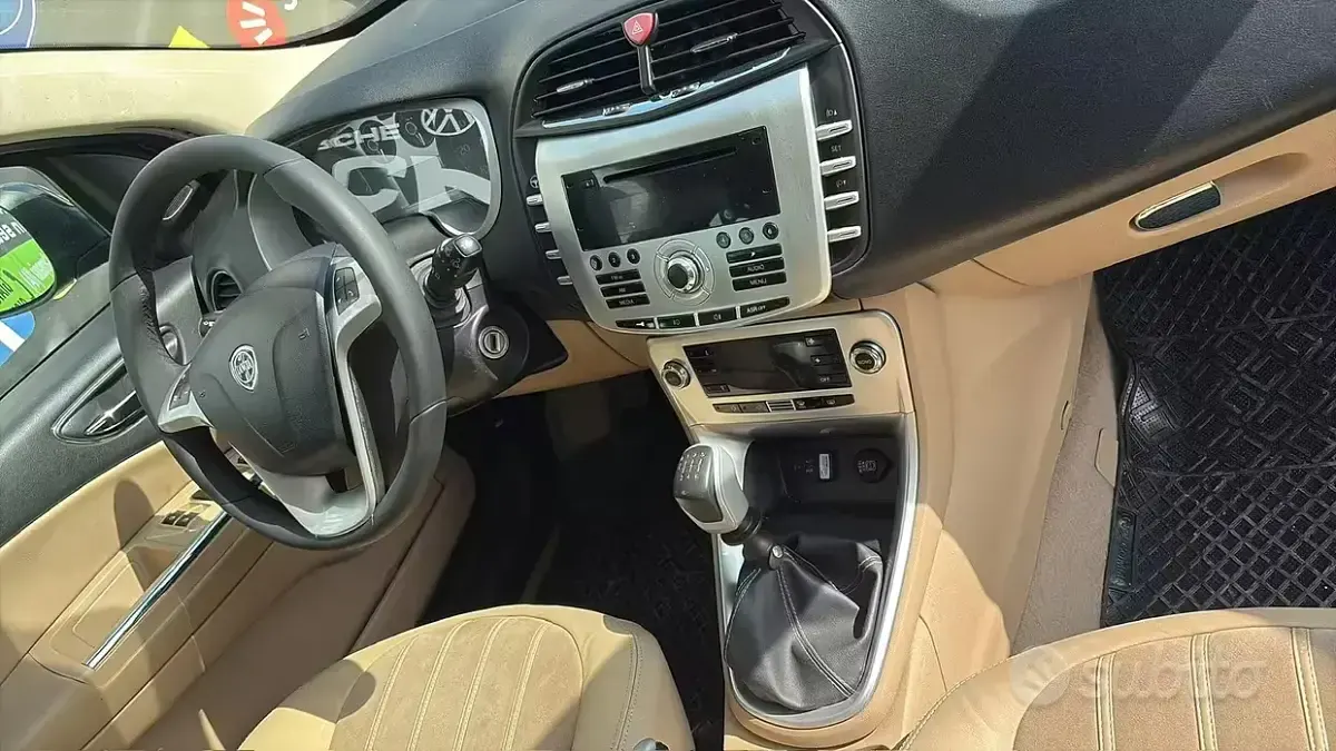 Usata Lancia Delta 120 CV (88 kW) 2011 Utilitaria