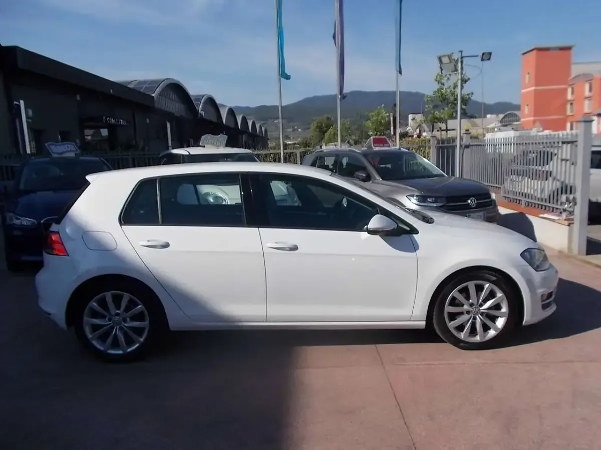 Usata VW Golf VII Highline 110 CV (80 kW) 2016 Pure white Berlina