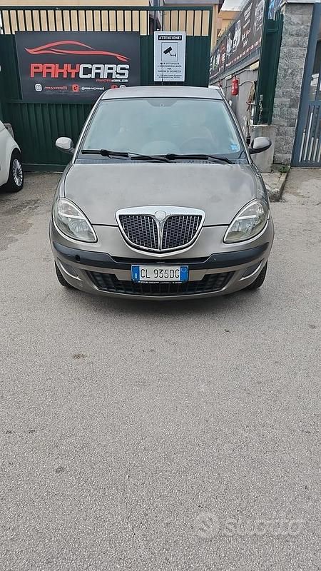 Usata Lancia Ypsilon 60 CV (44 kW) 2003 Grigio Utilitaria