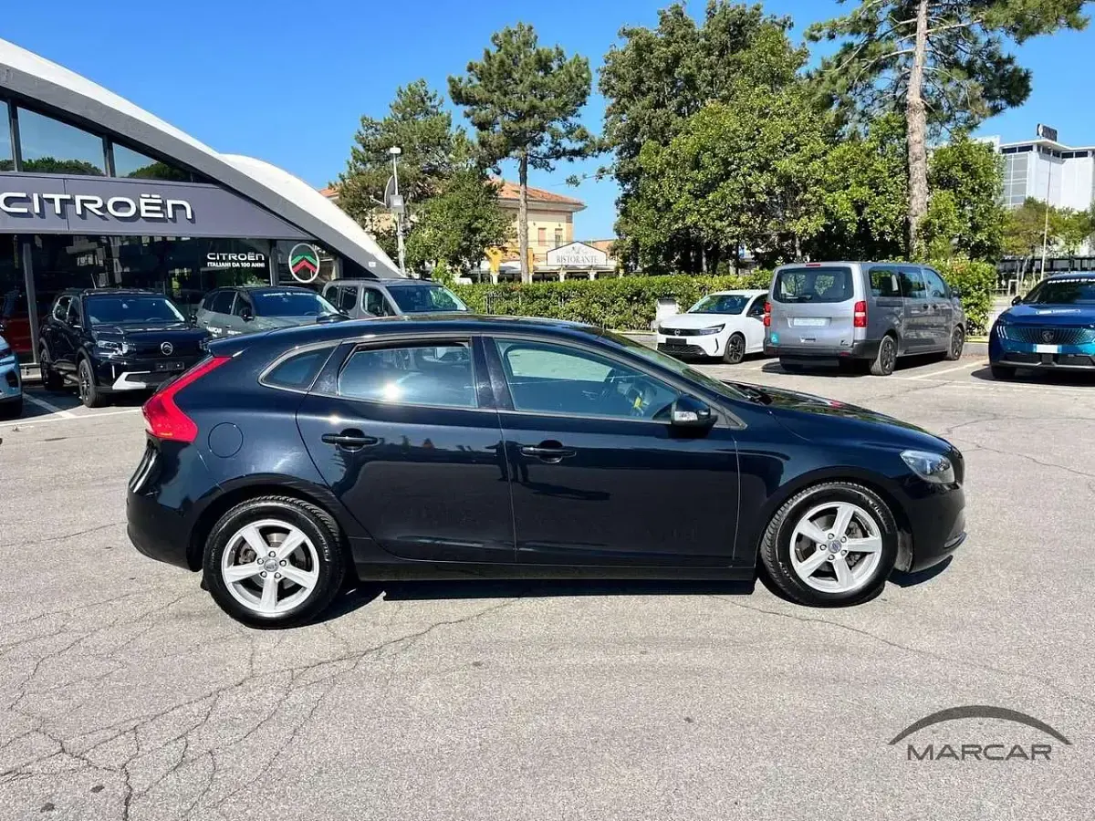 Usata Volvo V40 Kinetic 114 CV (83 kW) 2014 Nero Berlina