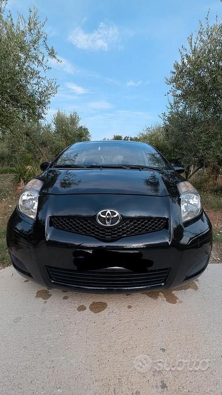 Nero Usata 2006 Toyota Yaris Tre volumi | 4400 € - Immagine 1/4