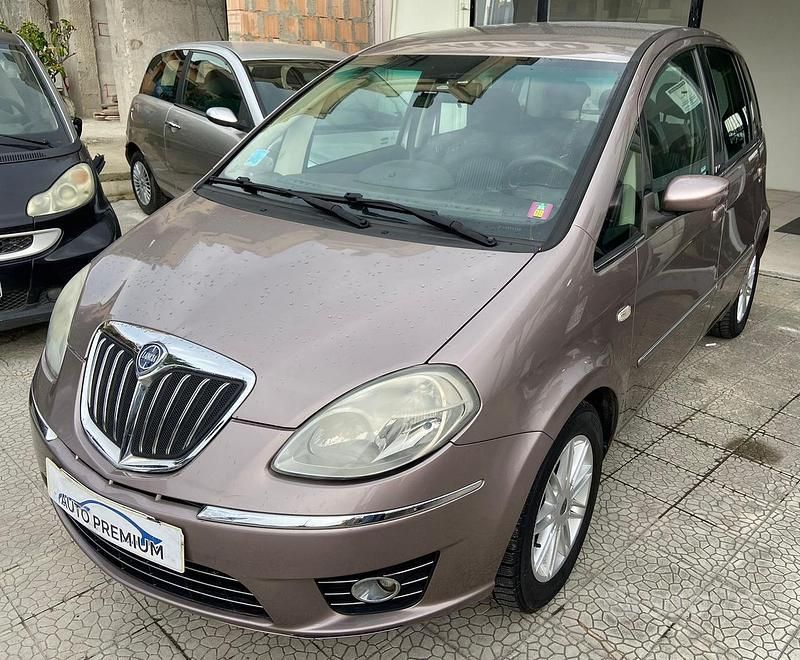 Usata Lancia Musa 95 CV (69 kW) 2008 Beige Monovolume