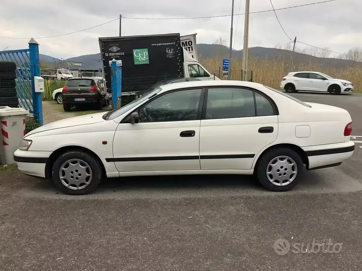 Usata Toyota Carina E 133 CV (97 kW) 1994 Bianco Berlina