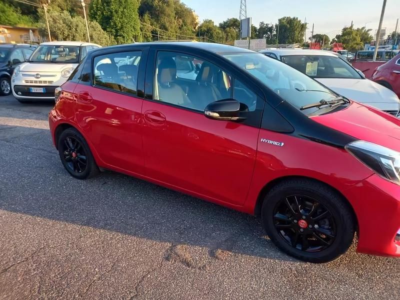 Usata Toyota Yaris Hybrid Style 75 CV (55 kW) 2013 Rosso Berlina