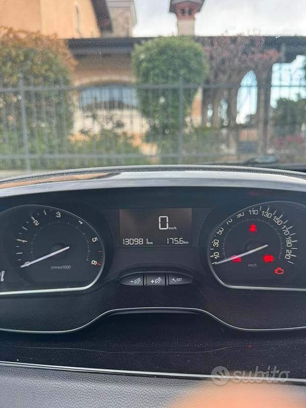 Usata Peugeot 208 Active 75 CV (55 kW) 2018 Nero Utilitaria