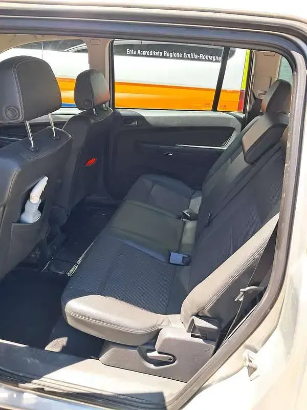 Usata Opel Zafira Club 94 CV (69 kW) 2007 Argento Monovolume
