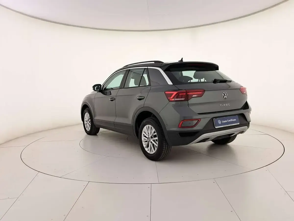 Usata VW T-Roc Life 150 CV (110 kW) 2025 Indium grey metallizzato nero SUV