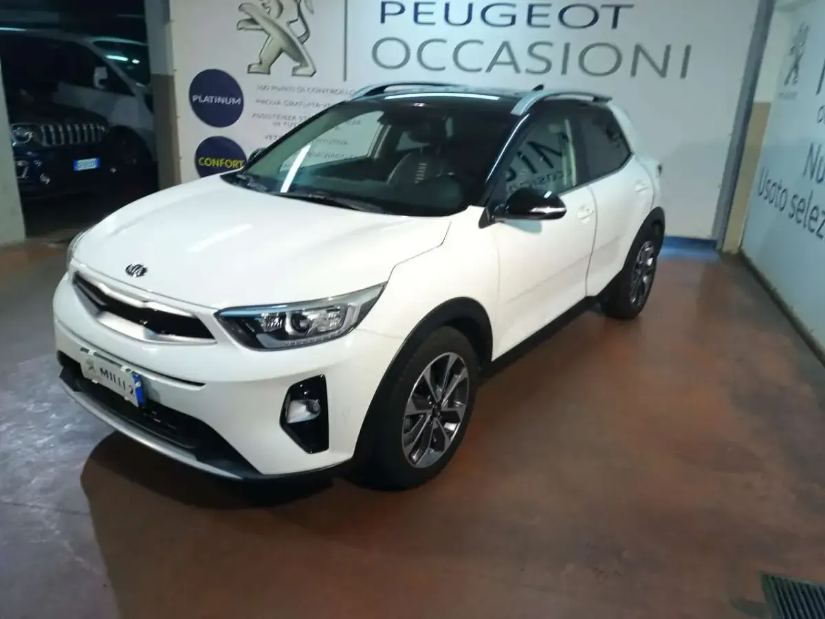 Usata Kia Stonic 120 CV (88 kW) 2019 Bianco con tetto nero SUV