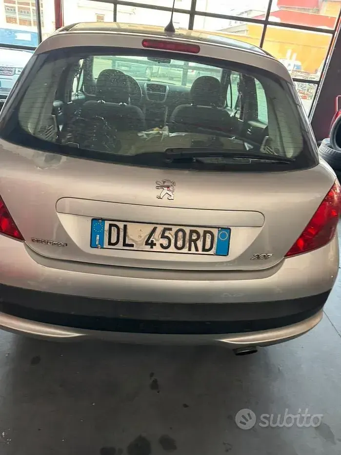 Gebraucht Peugeot 207 95 PS (69 kW) 2008 Grau Limousine