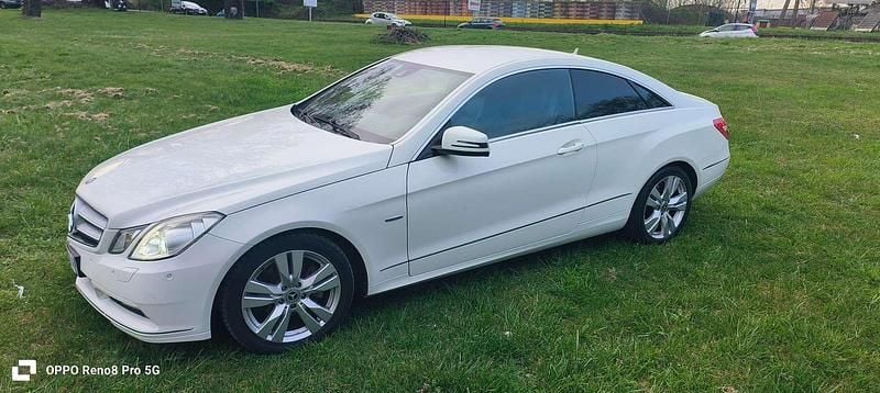Bianco Usata 2010 Mercedes E220 Avantgarde Coupé | 7900 € (Molto cara) - Immagine 1/4