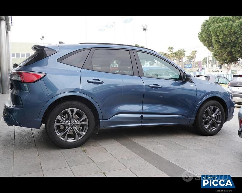 Usata Ford Kuga ST-Line 120 CV (88 kW) 2023 Blu SUV