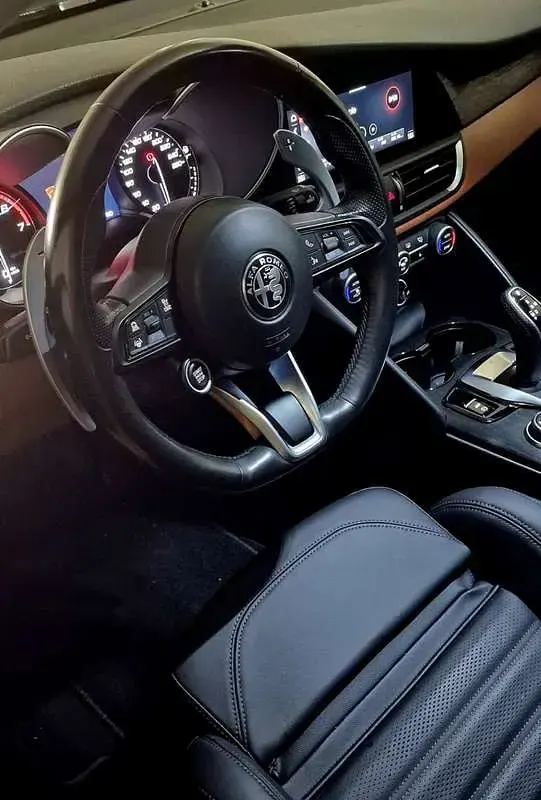 Usata Alfa Romeo Giulia 200 CV (147 kW) 2021 Grigio Berlina