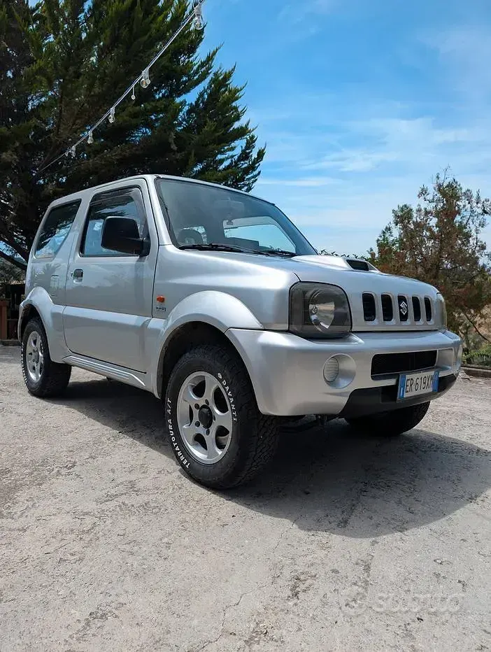 Usata Suzuki Jimny 65 CV (47 kW) 2005 Grigio SUV