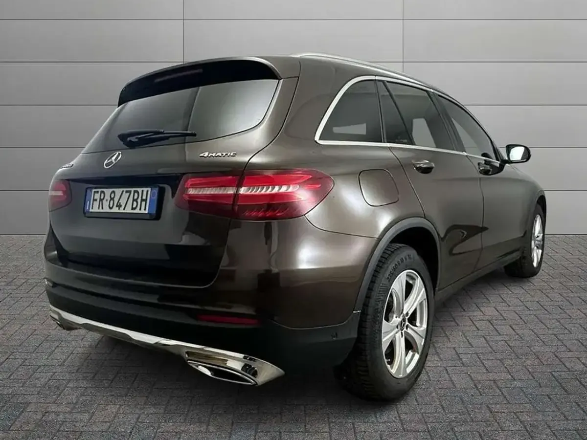 Usata Mercedes GLC250 204 CV (150 kW) 2018 Marrone citrino SUV