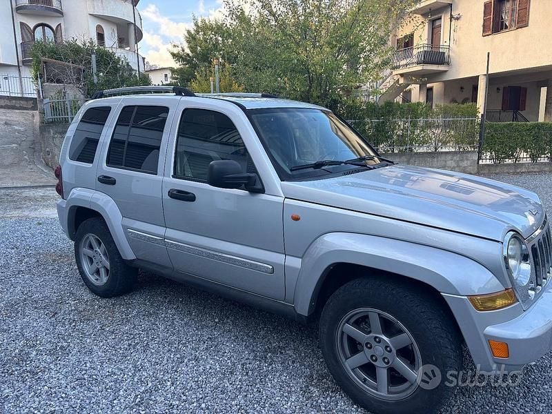 Usata Jeep Cherokee 163 CV (119 kW) 2005 SUV
