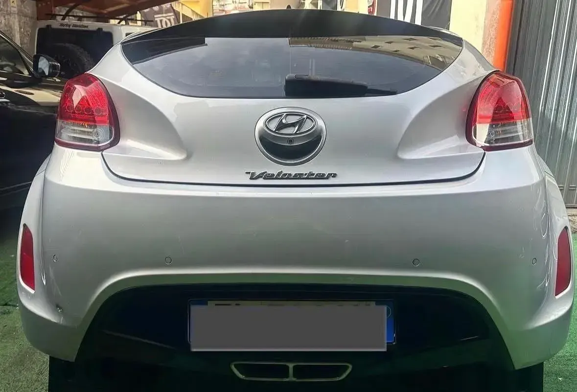 Usata Hyundai Veloster 140 CV (102 kW) 2011 Argento Utilitaria