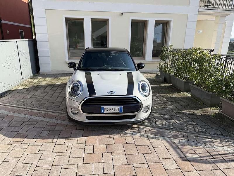 Usata Mini Cooper D Seven 116 CV (85 kW) 2017 Argento Utilitaria